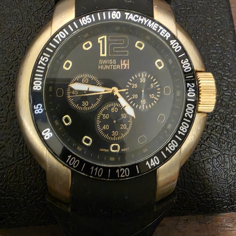 Black and Gold Men’s Tachymeter Watch